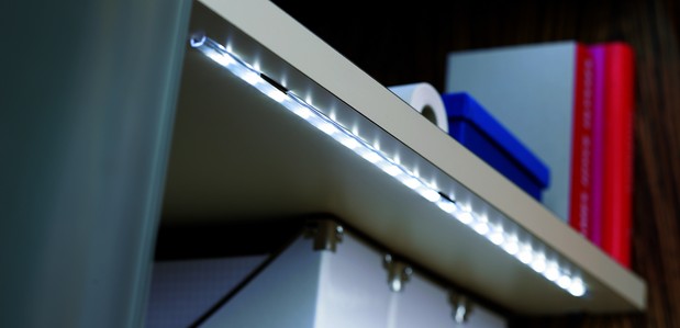Des bandes lumineuses LED posent des accents lumineux pour une atmosphère agréable