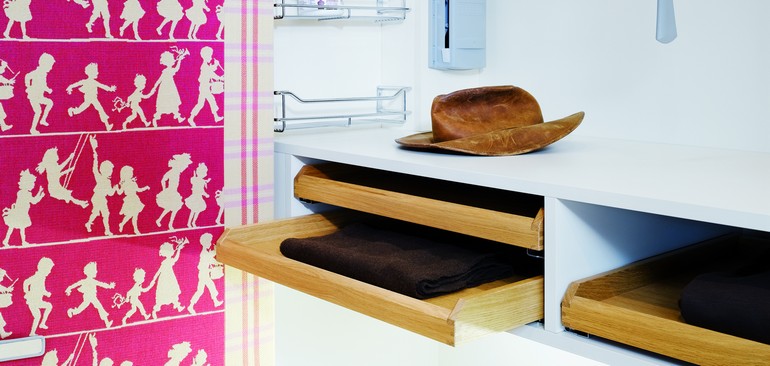 Tous les tiroirs, casiers et compartiments sont adaptés à la famille.